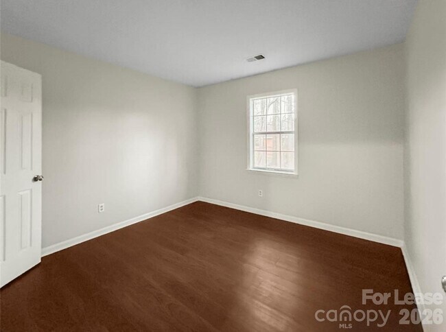 Building Photo - 5933 Ruth Dr