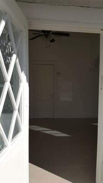 Building Photo - 319 Kenilworth Blvd