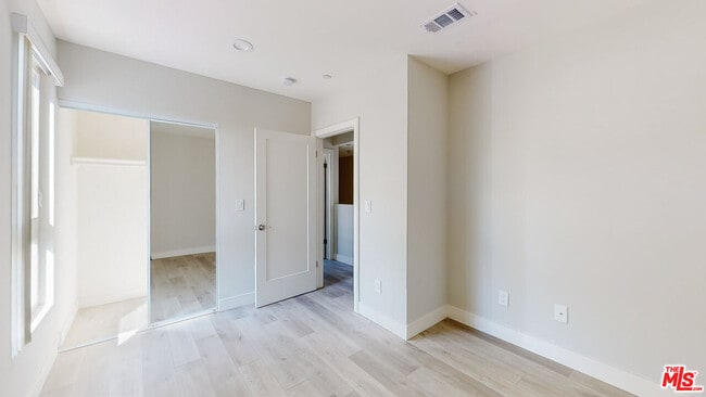 Building Photo - 236 Rosemont Ave