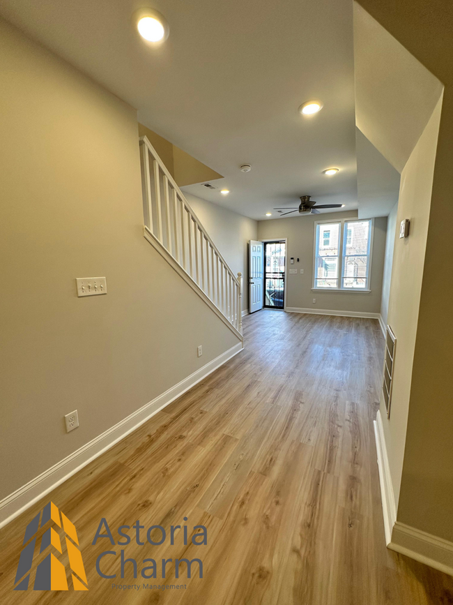 Building Photo - Recently Renovated 2 bedroom 1.5 bathroom ...