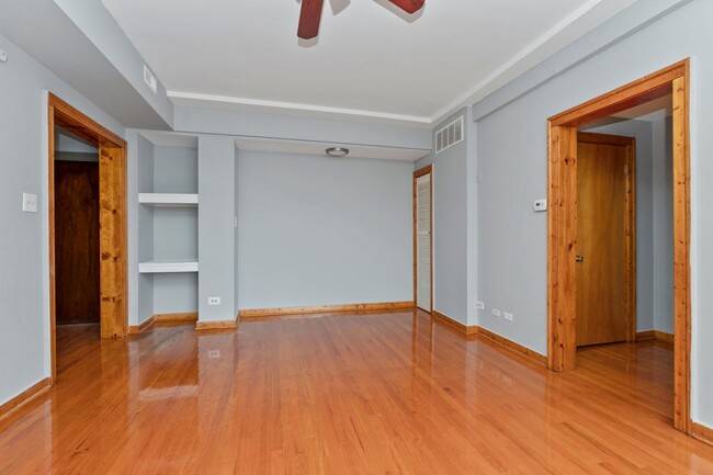 Interior Photo - 6237-45 Kedzie