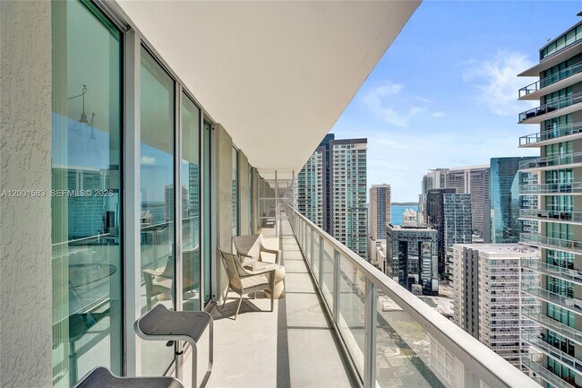 Building Photo - 1111 SW 1st Ave