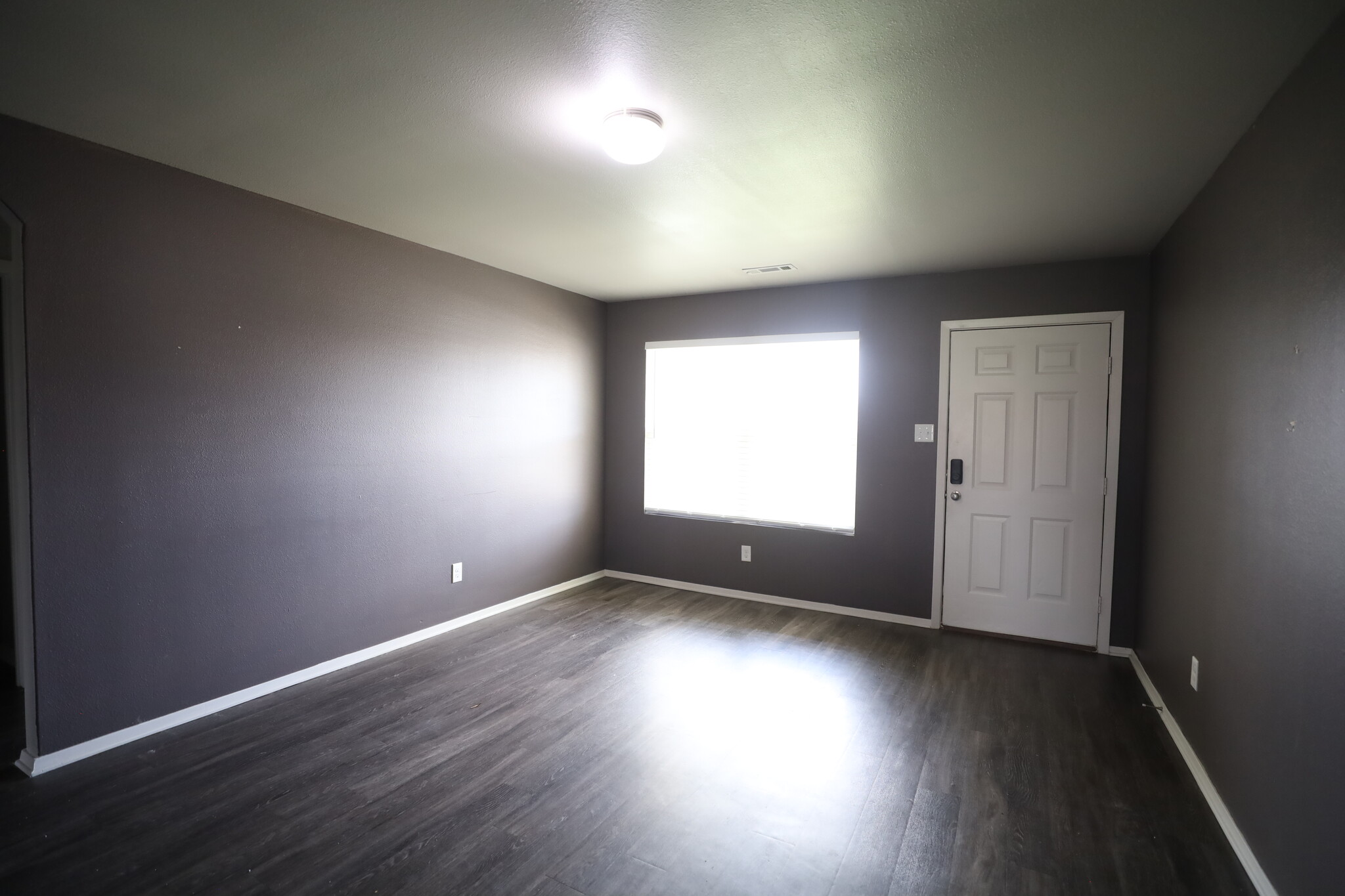 Building Photo - 3730 Churchill Dr