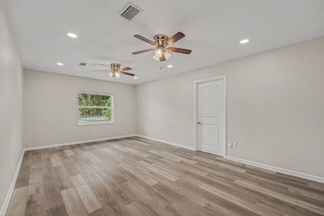 Building Photo - 20 Hardee Cir N