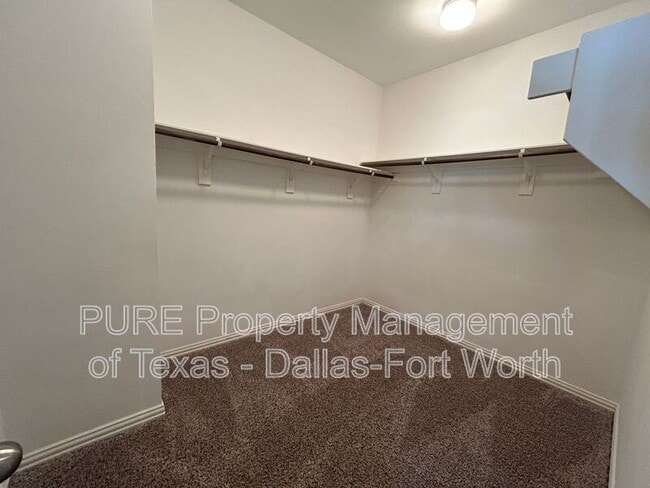 Building Photo - 1918 Timber Oaks Dr