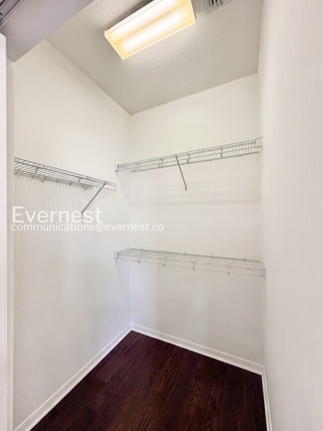 Building Photo - Limited Time Special Offer / 3 Bed, 2 Bath Home with Garage / Pet-Friendly / Vouchers Accepted / ...