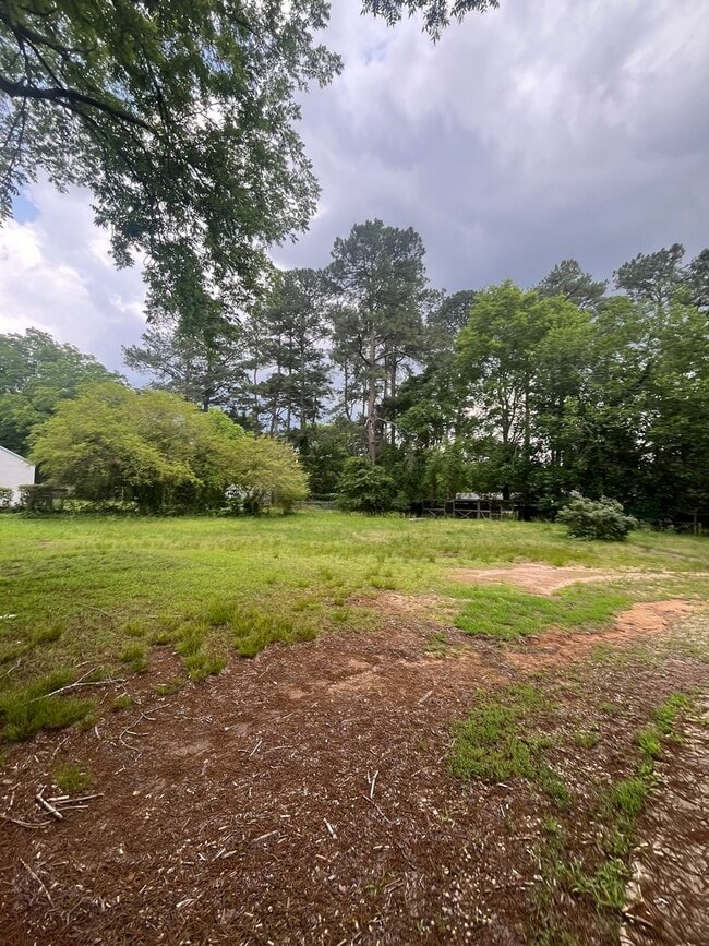 Building Photo - Charming 9 Bedroom Home Located In Raleigh NC!!!