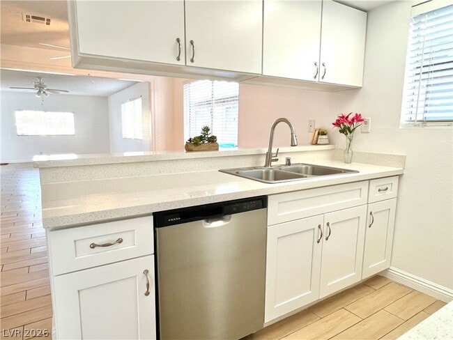 Building Photo - 428 S Beaumont St