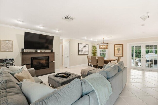 Building Photo - 1905 Meadow Ct