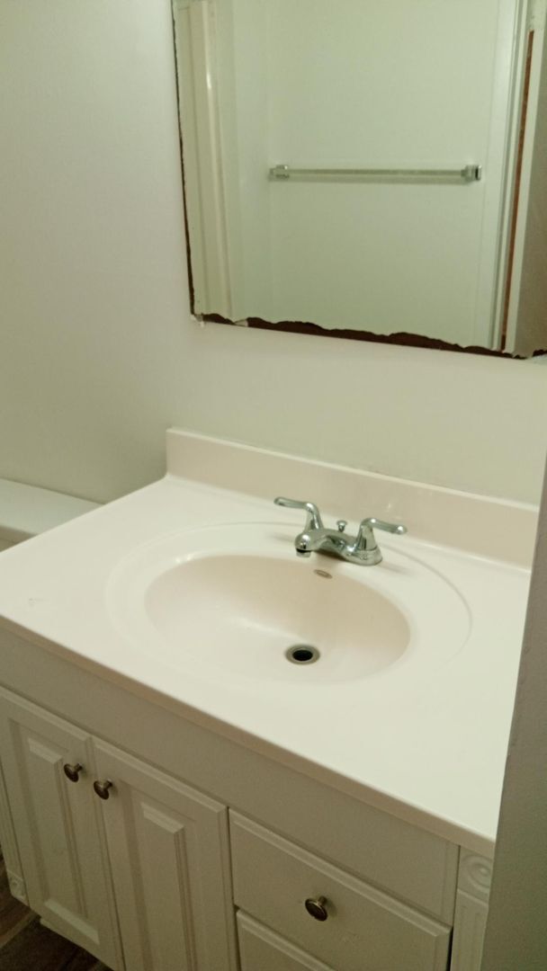Building Photo - Modern 2-Bed, 1-Bath Oasis with Central Ai...