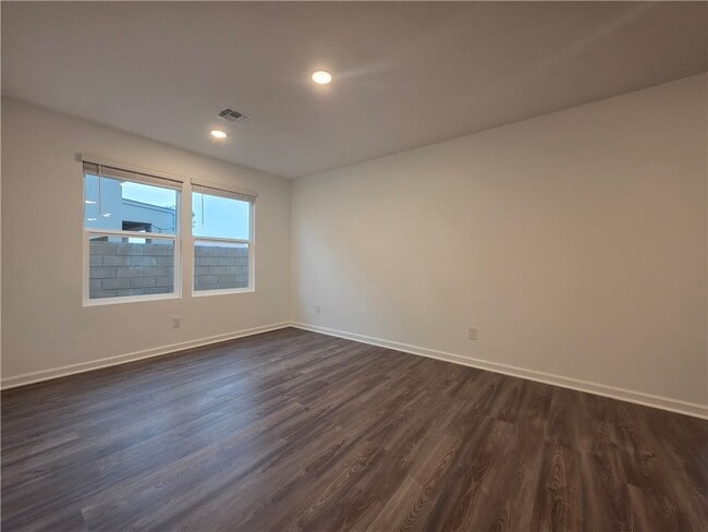 Building Photo - 2076 E Desert Greens Dr