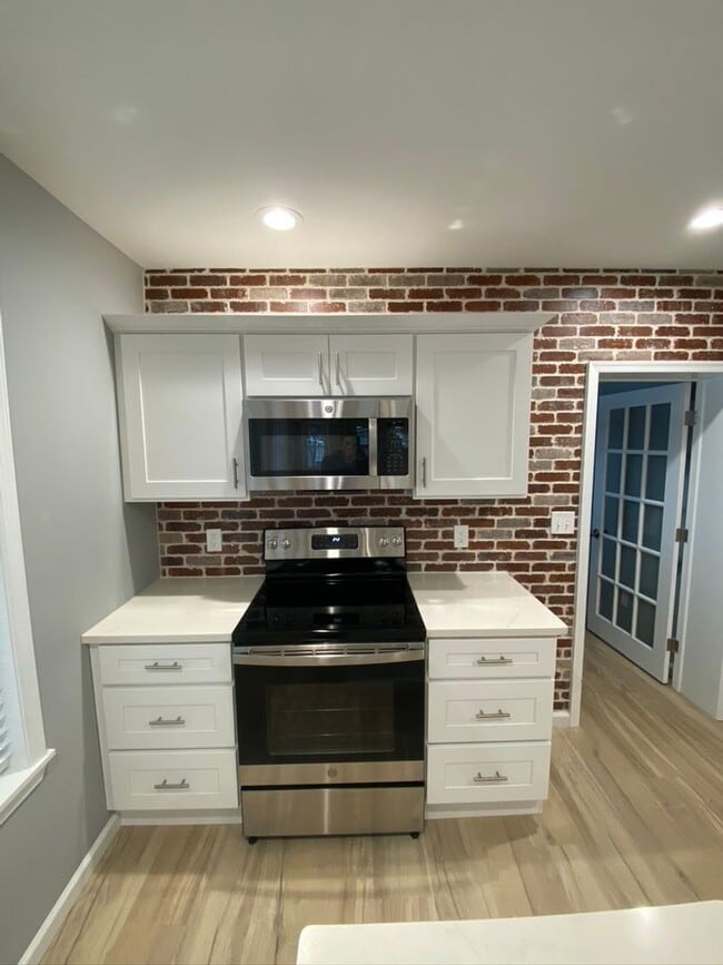 Building Photo - Awesome 3 bedroom 1.5 Bath Home in Emmaus