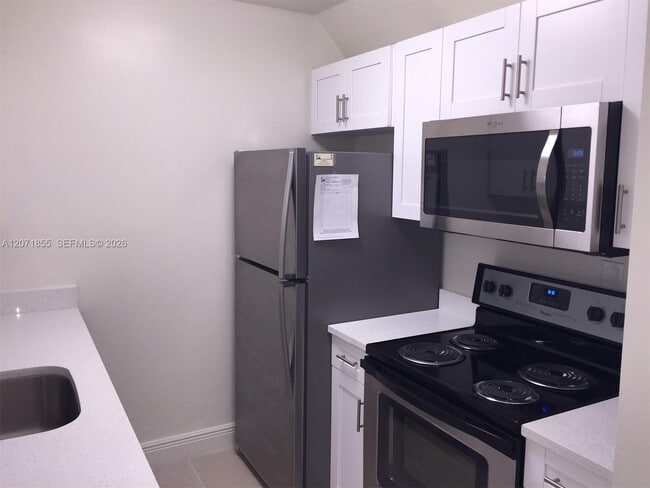 Building Photo - 10740 N Kendall Dr