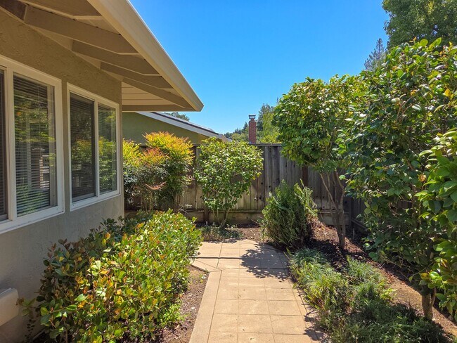 Building Photo - Beautifully Renovated Duplex Across from Blossom Hill Park