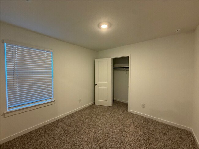 Building Photo - 2619 McHenry Lndg Ln