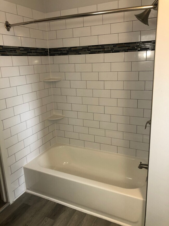 Building Photo - 488 Caroline Street