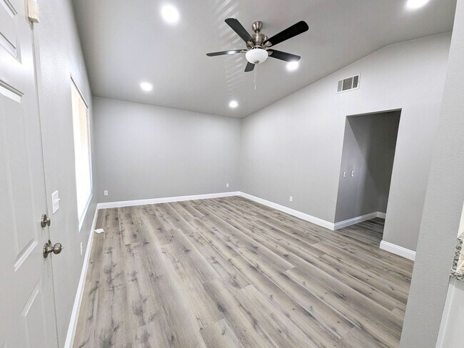 Building Photo - 27206 Coronado Way