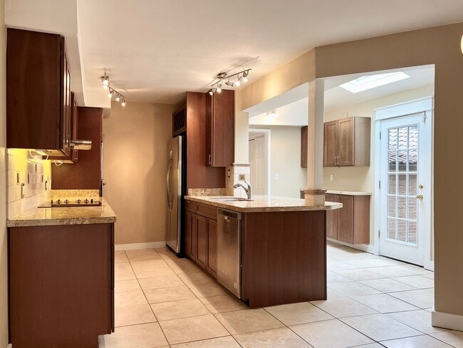 Building Photo - 10340 Fischer Pl NE