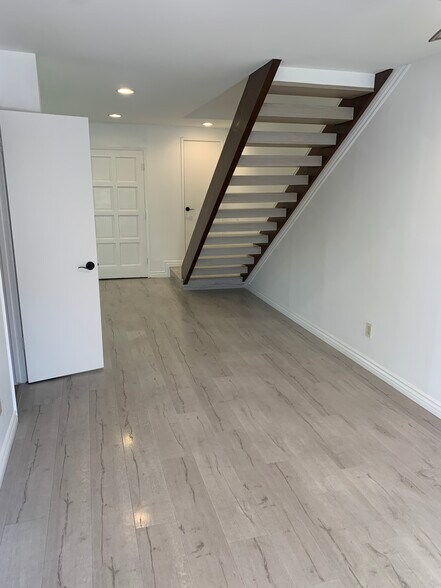 Building Photo - 7560 Corbin Ave