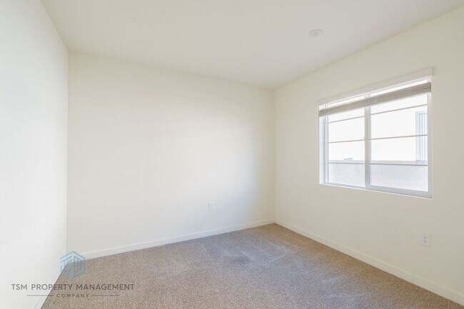 Building Photo - Beautiful 4-Bedroom Home in the Gated Citrus at Summit Community