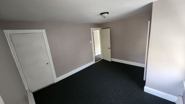 Building Photo - 3 bedroom 1 bathroom