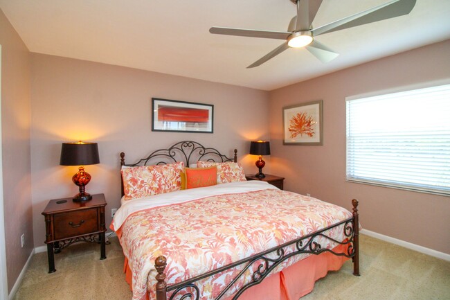 Building Photo - ** 2/2 CHARMING FURNISHED CONDO AT THE ISL...