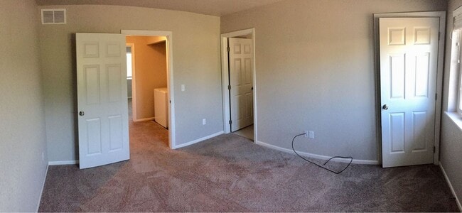 Building Photo - Spacious 3 bedroom, 3.5 bathroom Condo For Rent!