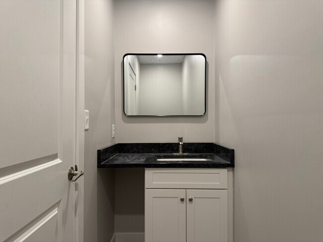 Building Photo - 251 Sladen St