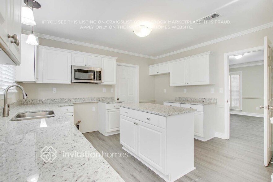 Building Photo - 2234 Saluda Ln NW