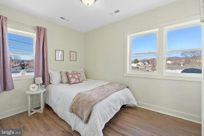 Building Photo - 701 S 2nd St