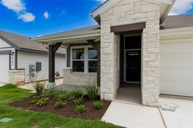 Building Photo - 4905 Hazelnut Ln