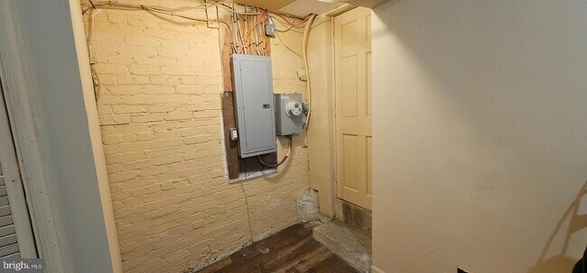 Building Photo - 2548 Oswego Ave