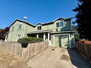 Building Photo - **$500 OFF THE FIRST MONTH'S RENT** Spacio...