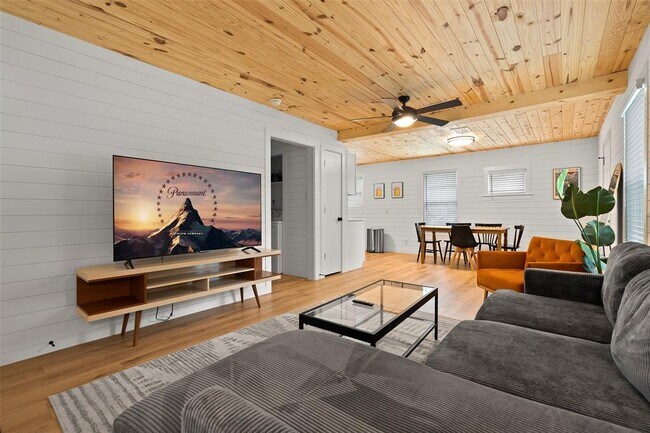 Building Photo - 3002 Brinwood Ave