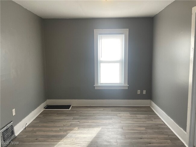 Building Photo - 1365 East Ave