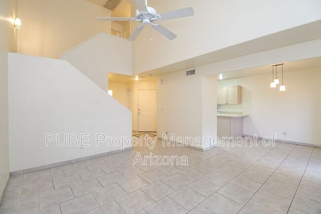 Building Photo - 1117 W Mango Dr