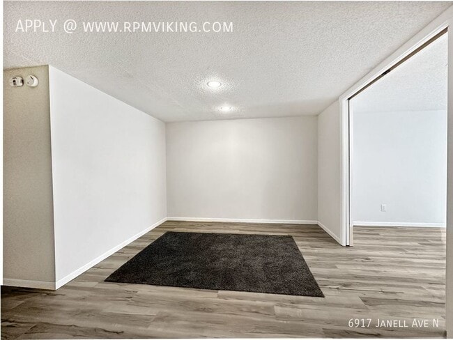 Building Photo - 4br 2ba 2cg ~ Security Deposit Free Altern...