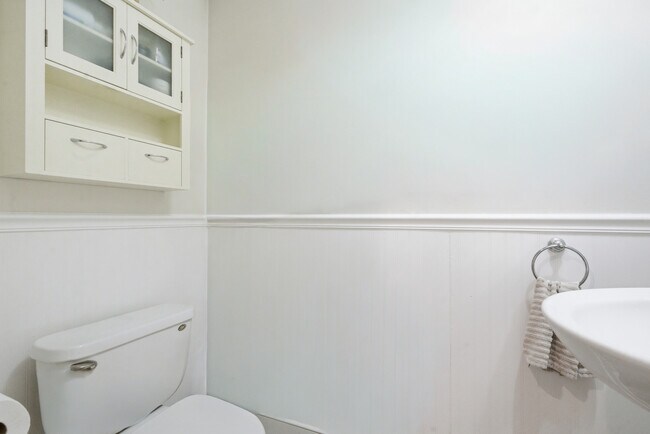 Building Photo - 382 Knapps Hwy