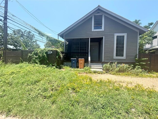 Primary Photo - 2410 E 12th St