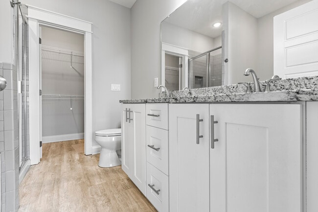 Building Photo - 1428 Gatewood Pl