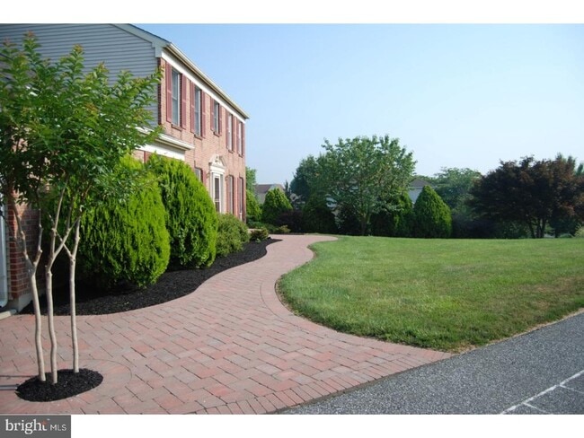 Building Photo - 5 Fox Chase Ln
