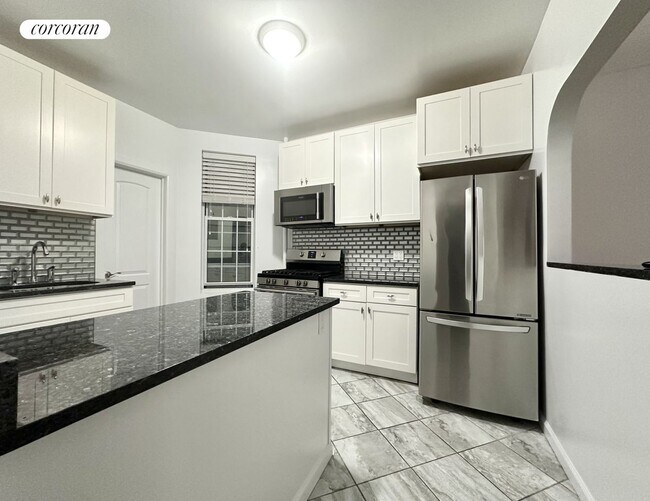 Building Photo - 326 E 93rd St
