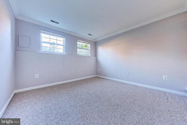 Building Photo - 685 Springhouse Square SE