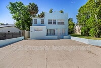 Building Photo - 147 5th St