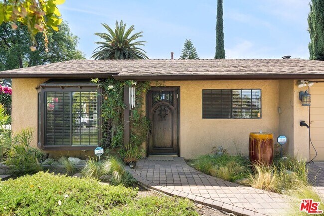 Building Photo - 22620 Dolorosa St