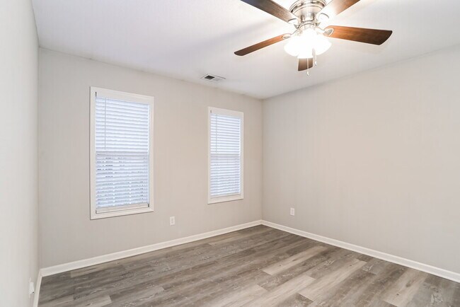 Building Photo - 3004 Great Falls Dr