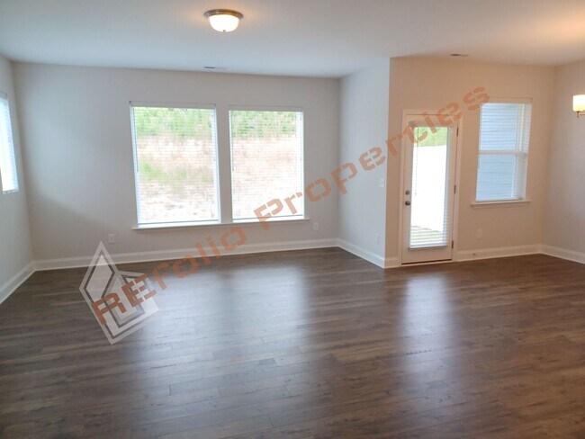Building Photo - 238 Deardom Way