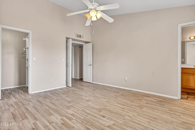 Building Photo - 16250 N 64th Pl