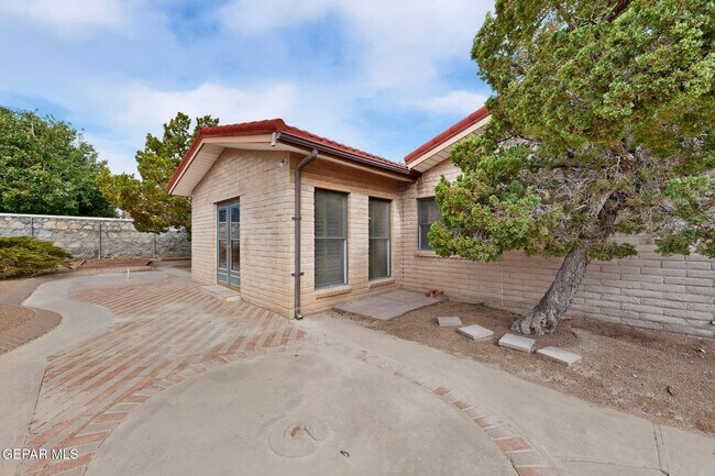 Building Photo - 4536 R L Shoemaker Dr