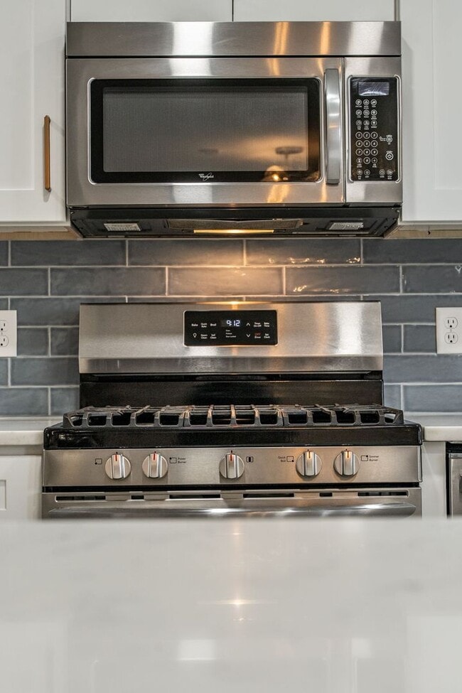 Building Photo - 2420 Durwood-